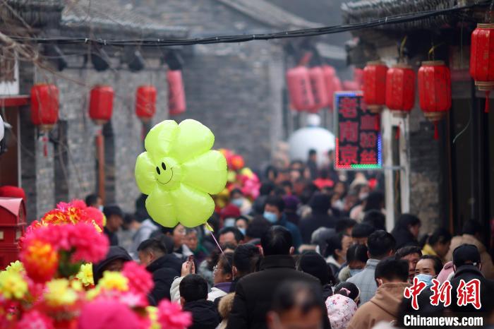 春節(jié)的氛圍感已拉滿?！°蟛?攝