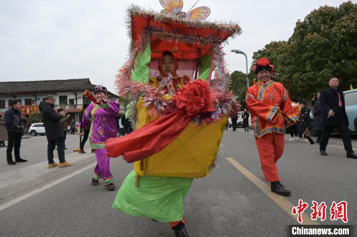 表演幺妹船?！垥詵| 攝