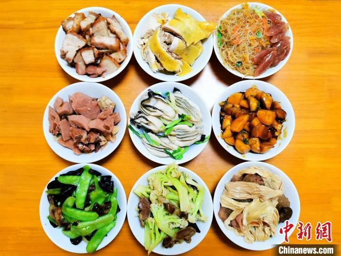 臺山逢年過節(jié)有煮“九大碗”祭祀拜神的習俗?！±顣源?攝