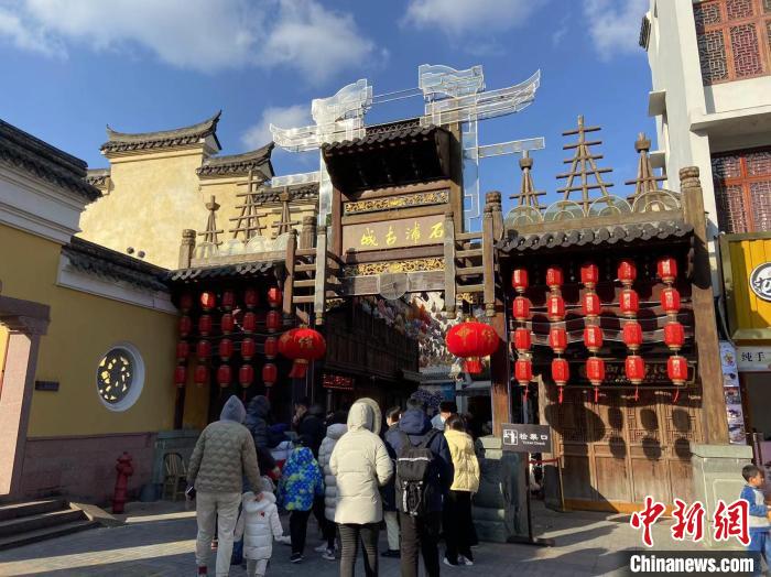 石浦漁港古城一景?！×植?攝
