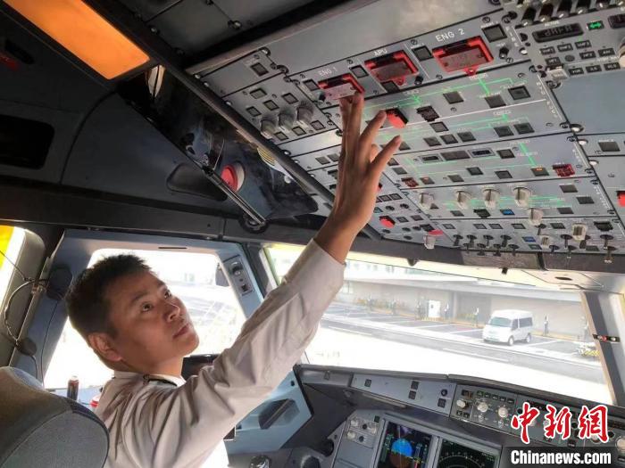 “兔機(jī)長”兔年航班不停歇空運(yùn)旅客飛赴團(tuán)圓路