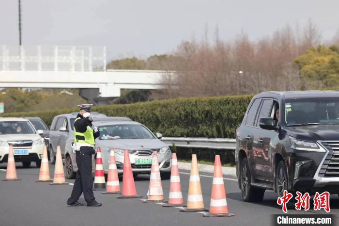 G40滬陜高速上海段迎來春節(jié)返程高峰?！∩虾Ｊ泄簿止﹫D