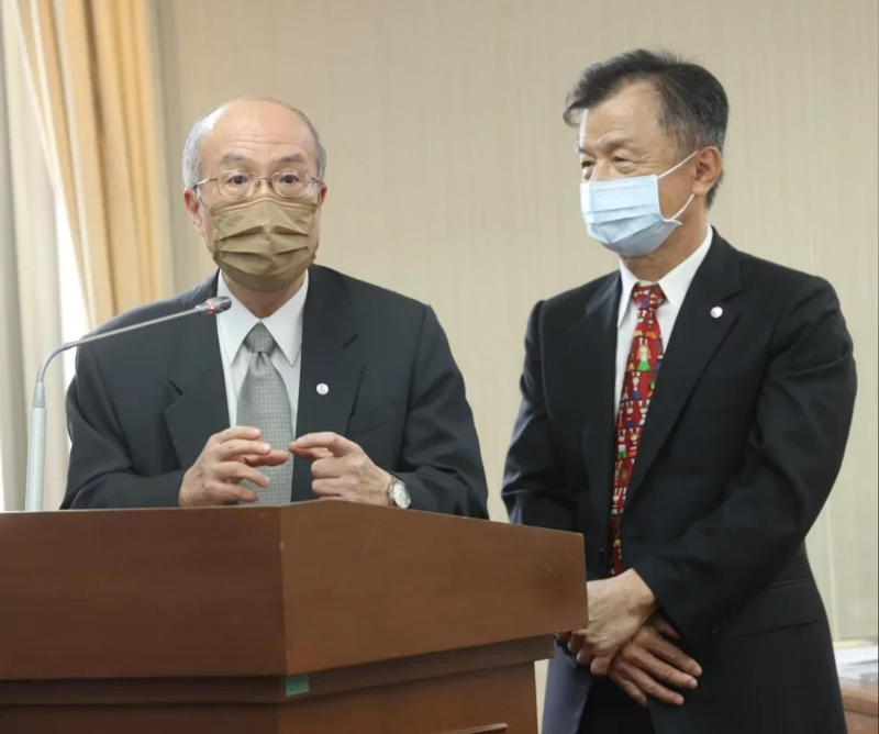 留任陸委會主委的邱太三（右）與接任副主委的詹志宏（左）皆熟稔兩岸事務(wù)。連合報系資料照／記者林澔一 攝影