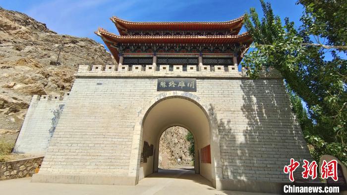 鐵門關關隘。　史玉江 攝