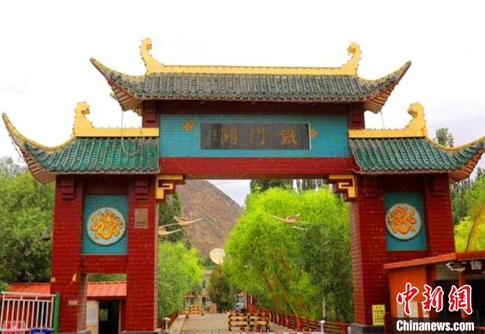 鐵門關景區(qū)?！∈酚窠?攝