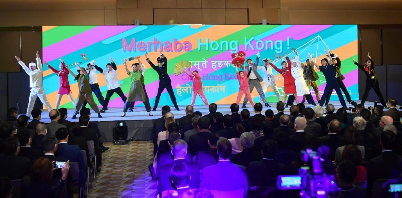 2月2日，演員在啟動禮上進(jìn)行開場表演。（圖源：新華社）