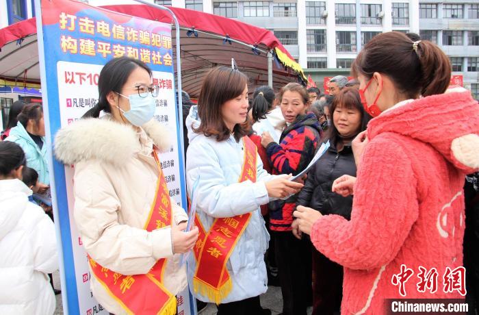 科普宣傳服務(wù)。　 魏慧玲 攝