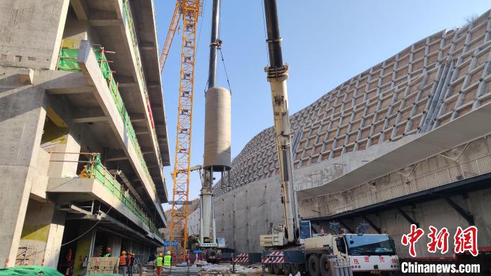 圖為試車臺關(guān)鍵設(shè)備進(jìn)場?！≈袊教炜萍技瘓F(tuán)六院供圖