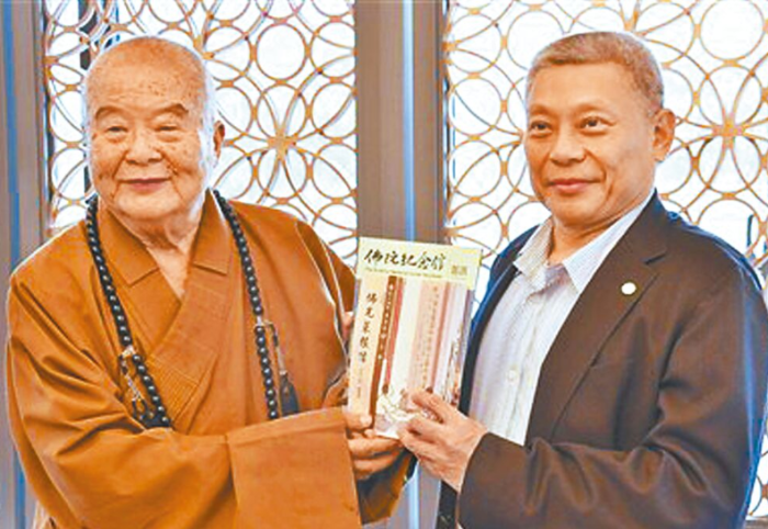 旺旺中時媒體集團董事長蔡衍明與星云大師 旺旺中時媒體集團董事長蔡衍明與星云大師