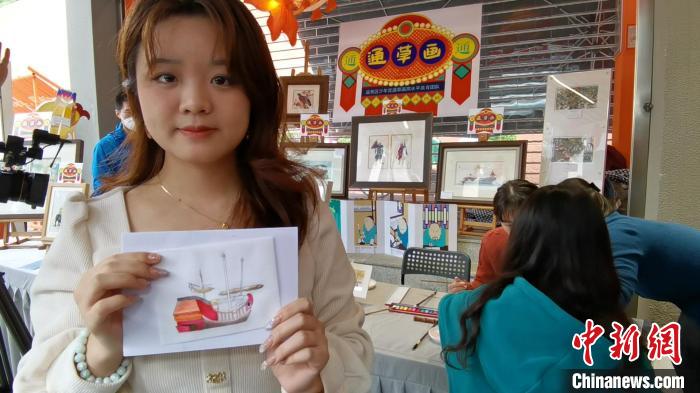 澳門(mén)學(xué)生勞巧儀體驗(yàn)通草水彩畫(huà) 蔡敏婕 攝 澳門(mén)學(xué)生勞巧儀體驗(yàn)通草水彩畫(huà) 蔡敏婕 攝