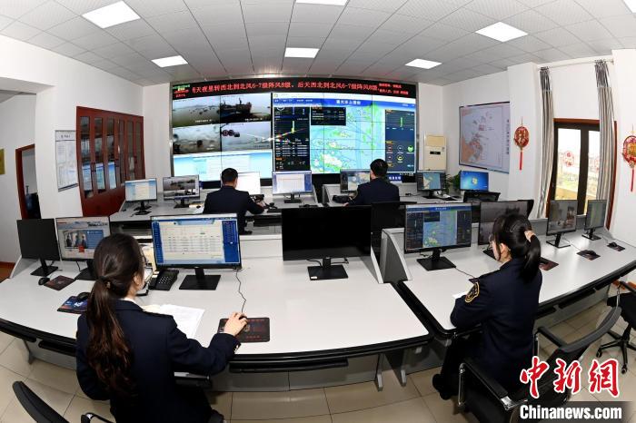 海事部門值班室一景?！⒗^波攝 攝