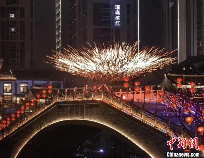 兩岸青年共賞“打鐵花”非遺表演?！↓埼膮^(qū)臺(tái)聯(lián)供圖。