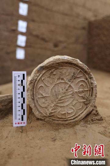 圖為植物紋瓦當(dāng)?！“⒎繉m與上林苑考古隊(duì)供圖