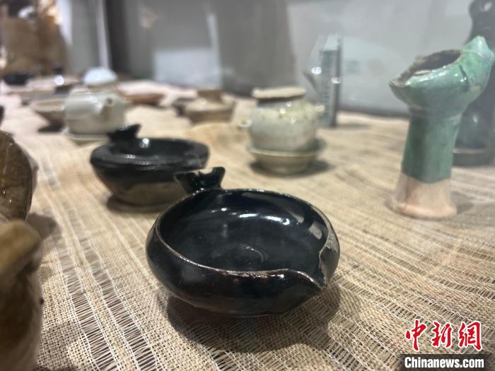 “省油的燈”?！Μ|瑋 攝