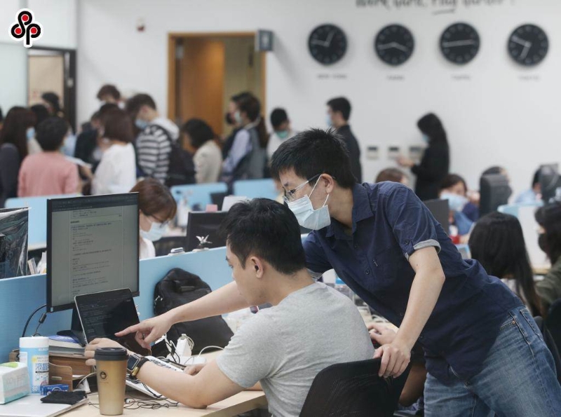 臺當局勞動部門公布本周無薪假（減班休息）實施情況，較上周增加65家、1403人，其中光制造業(yè)就增加1242人，其中也不乏有上市上柜公司。（圖源：臺灣“中時新聞網”）