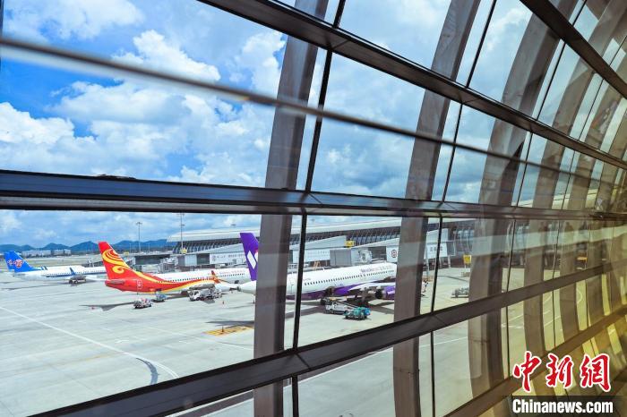 圖為南寧機(jī)場風(fēng)貌?！∧蠈帣C(jī)場供圖