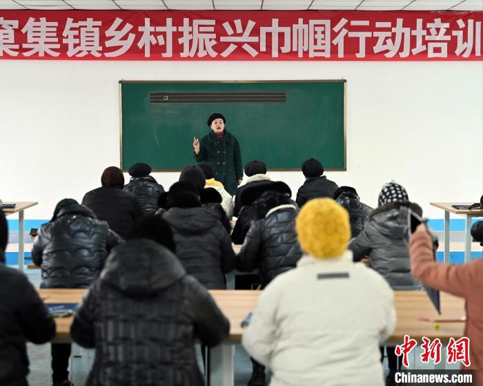 甘肅廣河婦女迎臺胞臺企“愛心班”：初學識字，出門不怕了