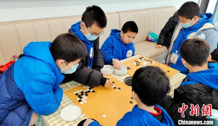 以棋會友?！垈髅?攝