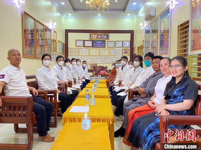 參加活動(dòng)部分人員合影。　援建中醫(yī)抗疫醫(yī)療隊(duì)提供