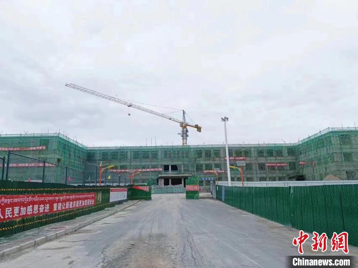 資料圖為瑪多災(zāi)后重建農(nóng)牧民D級住房項目?！」逯菸麄鞑抗﹫D