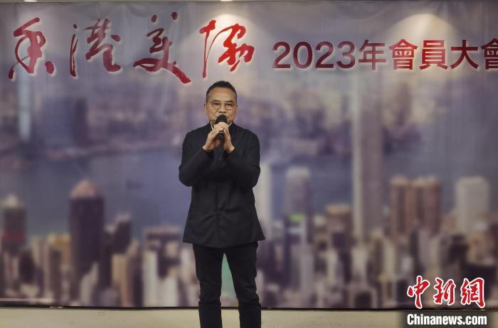 香港美協(xié)主席林天行致辭?！∷饔袨?攝