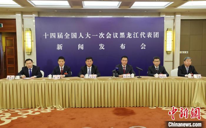 3月7日，黑龍江代表團在京召開新聞發(fā)布會，第二批代表答問 邵國良 攝