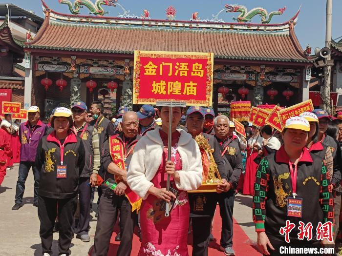 金門浯島城隍廟組團前來參加?！×握涿?攝