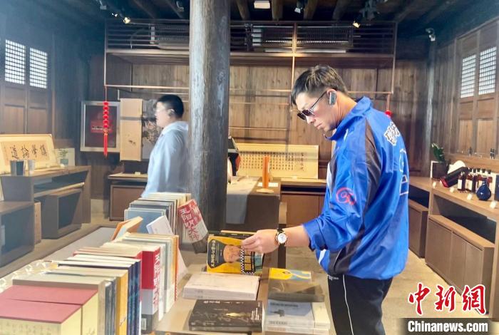 邵振宏了解紹興人文歷史 項菁 攝 邵振宏了解紹興人文歷史 項菁 攝