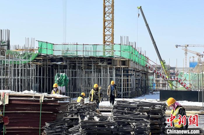 圖為綜合交通中心復(fù)工現(xiàn)場?！∥鲗帣C場供圖