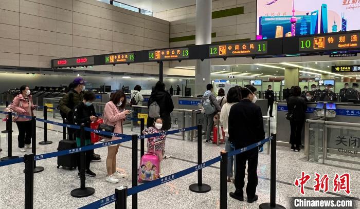 10余家航司36架次客運(yùn)航班(含公務(wù)機(jī))列入當(dāng)日出入境航班計(jì)劃?！∩虾＿厵z總站供圖