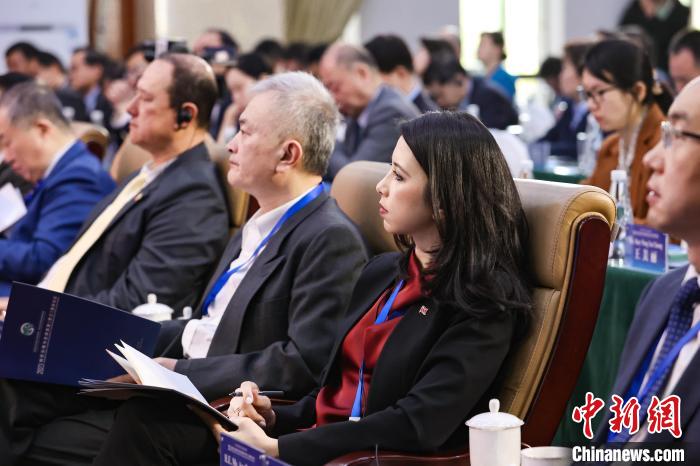 20國(guó)駐華使節(jié)走進(jìn)云南“沉浸式”探尋中國(guó)“減貧密碼”