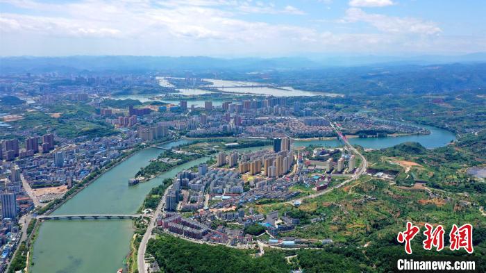 黃柏河水清岸綠(資料圖) 張國(guó)榮 攝