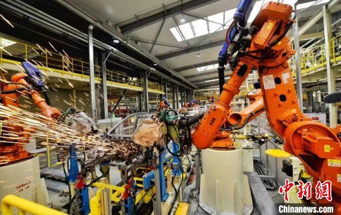 臺州一家企業(yè)的自動化生產(chǎn)線?！±畈?攝