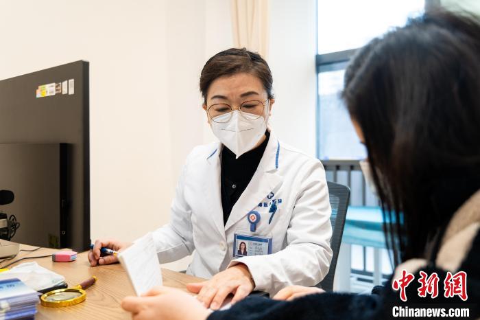 怎樣擺脫春季花粉過敏？專家：可提前進(jìn)行預(yù)防性治療適當(dāng)攝入B族維生素