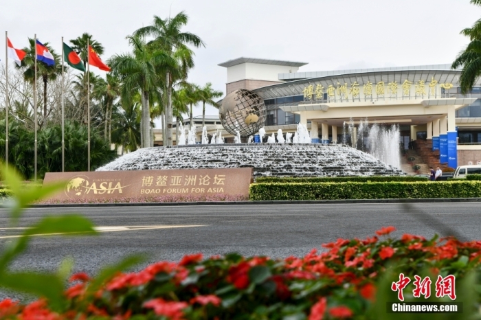 3月30日，博鰲亞洲論壇2023年年會開幕式在海南博鰲舉行。圖為博鰲亞洲論壇永久會址前廣場噴泉。<a target='_blank' href='/'>中新社</a>記者 駱云飛 攝
