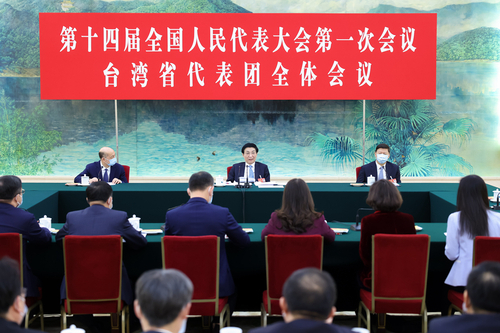 3月9日，中共中央政治局常委王滬寧參加十四屆全國人大一次會(huì)議臺(tái)灣代表團(tuán)的審議。新華社記者 劉彬 攝.jpg