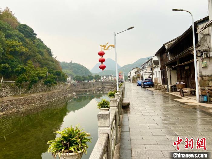 大堰鎮(zhèn)鄉(xiāng)村一景?！×植?攝