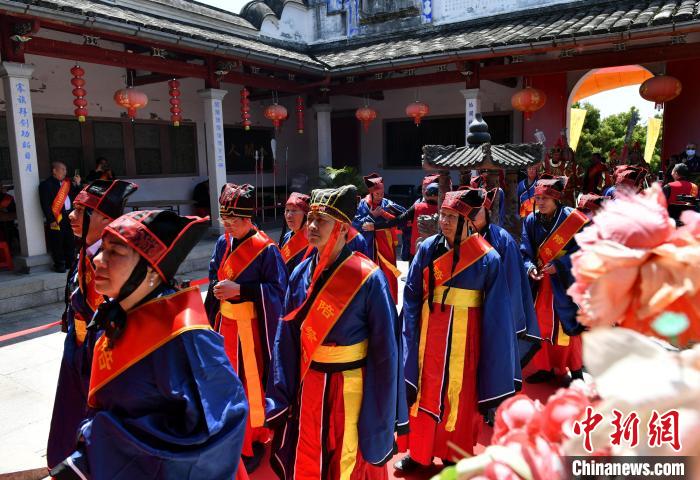 圖為兩岸宗親信眾共祭開閩三王。　呂明 攝