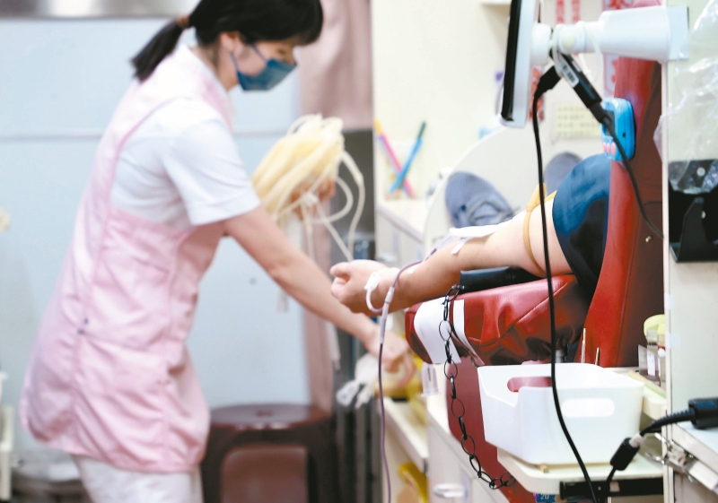 臺(tái)灣地區(qū)流行疫情指揮中心目前正在研擬將捐血作為血清抗體調(diào)查的常規(guī)檢測(cè)之一，預(yù)計(jì)最快明年第一季上路。（圖源：臺(tái)灣“聯(lián)合新聞網(wǎng)”）