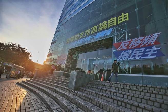 臺(tái)灣中天新聞臺(tái)報(bào)道“鳳凰展翅云”，被臺(tái)灣“通訊傳播委員會(huì)”裁罰40萬元新臺(tái)幣，中天提行政訴訟， 法院判決免罰確定。（圖源：臺(tái)灣“中時(shí)新聞網(wǎng)”）