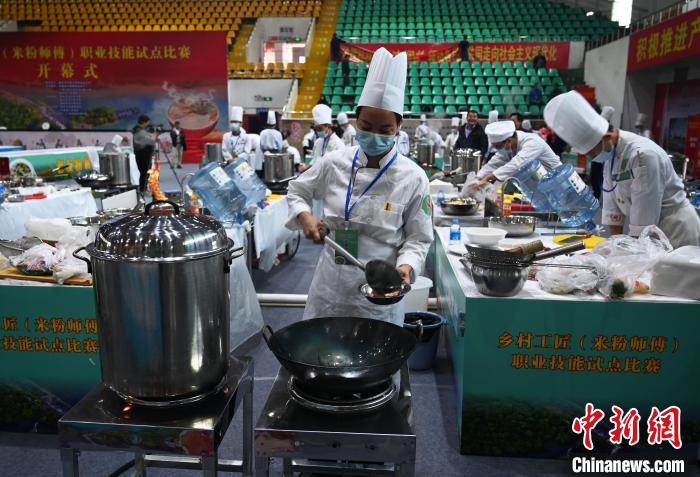 圖為比賽現(xiàn)場?！钪拘?攝