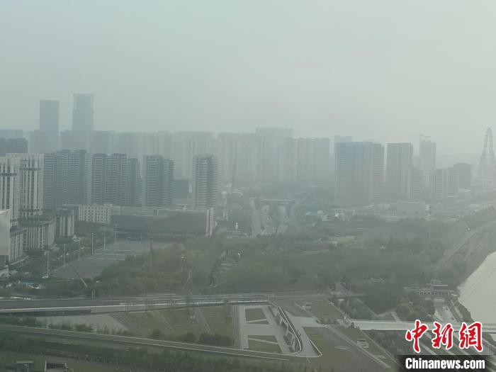 江蘇發(fā)布霾黃色預(yù)警信號:自北向南出現(xiàn)浮塵和中度霾天氣