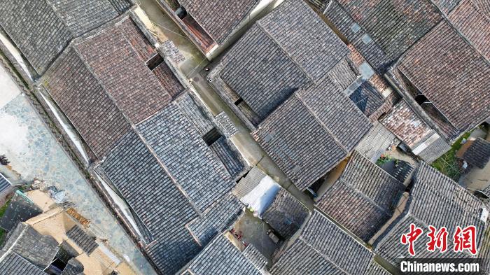 航拍吳峰村古民居?！●易訌?qiáng) 攝