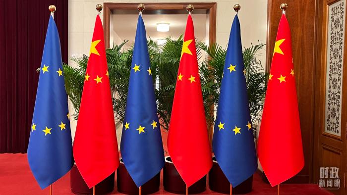 △習主席和馮德萊恩在這里握手合影。(總臺央視記者陸泓宇拍攝)