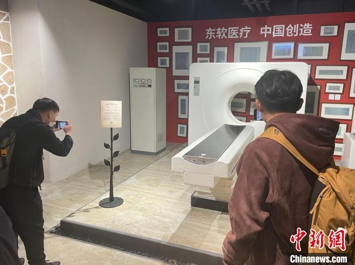 參訪東軟醫(yī)療系統(tǒng)有限公司。　宮旭 攝