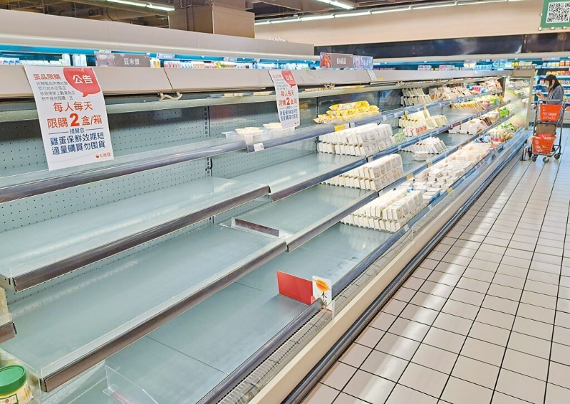 臺(tái)當(dāng)局行政機(jī)構(gòu)“主計(jì)總處”11日公布3月CPI年增2.35%，17項(xiàng)民生物資平均漲幅6.12%，其中雞蛋飆漲26.52%，已連續(xù)17個(gè)月雙位數(shù)成長(zhǎng)。（圖源：臺(tái)灣“中時(shí)新聞網(wǎng)”）