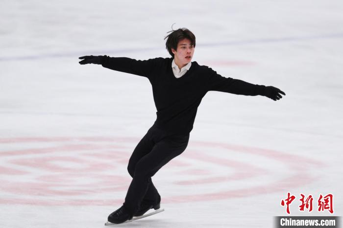 男子單人滑冠軍戴大衛(wèi)?！『邶埥◇w育局提供