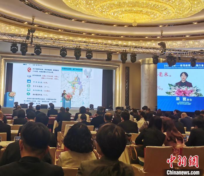 梁崑發(fā)言。　王梁屹 攝