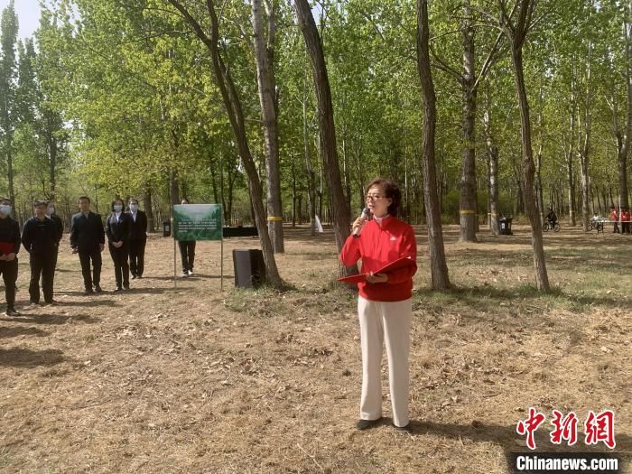 圖為全國政協(xié)常委、臺盟中央副主席吳國華致辭?！畛坛?攝