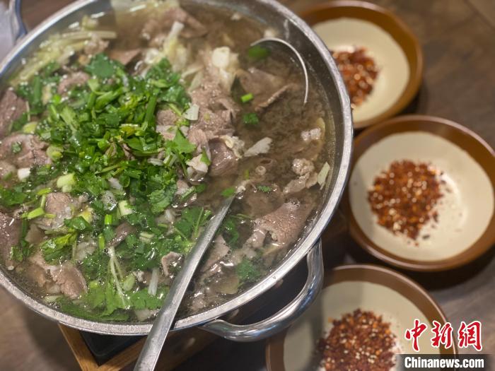 圖為明媛熙拍攝的樂山美食圖片?！∈茉L者供圖